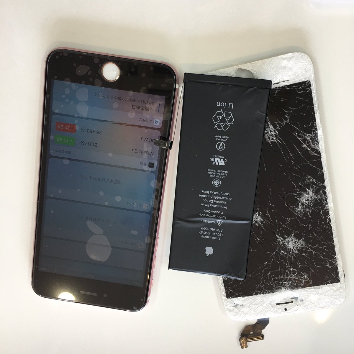 MobileSHOPDRAGO's tweet photo. 当店では価格、品質に
絶対の自信があります😊
.
安心して修理をして頂きたいので
お店の利益よりも材料品質にこだわり❣️
.
他店様でお見積もり後に最後にご連絡下さい♫

#和歌山で1番安いiPhone修理
＃iPhone画面割れ修理
#iPhoneバッテリー交換
#和歌山駅うら徒歩３分

TEL073-488-4449 https://t.co/8NsavDTzE7