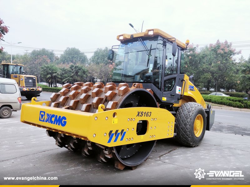 EvangelChina's tweet photo. #EvangelCases 🚜
2 units XCMG XS163 Single Drum Vibratory Road Roller was exported to Kenya
👉 sales@evangelchina.com
🌐 https://t.co/HtEPcjK5zf
#xcmg #XS163 #roadroller #徐工 #xcmgroadroller #constructionmachinery #construction #machinery #SingleDrum #rollers #roadrollers https://t.co/SK0gkgA696