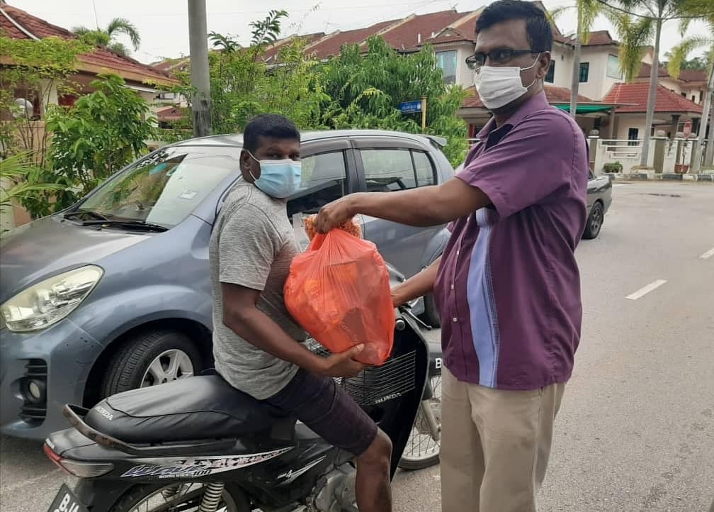 makeitrightMY's tweet image. Today , we bring you the story of how we reached out to the B40 Indian women in 3 states across the nation who experienced severe hardship...Read more at our​ Facebook page :m.facebook.com/story.php?stor…