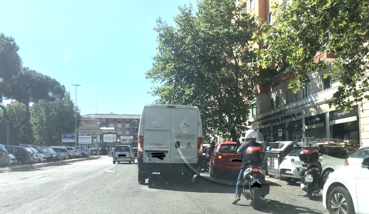 FulvioGiordano's tweet photo. Situazione Strade a Roma Parcheggio in doppia e terza fila su #Tuscolana #AppiaNuova
@virginiaraggi @PLRomaCapitale ~ @salviamoroma @RomaPulita @battaglia_persa #SecondaFila #SostaSelvaggia #PistaCiclabile #PoliziaStradale #MarciapiediOccupati https://t.co/7DtNsOPCRT
