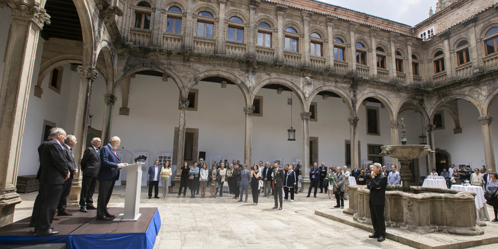 iegps's tweet photo. Hoy hace un año que inauguramos la exposición conmemorativa por los 75 años del #IEGPS en el Hostal dos Reis Católicos. 

Si te la perdiste, ¡no pasa nada! Pronto informaremos de su nueva ubicación para poder ir a verla.👏 https://t.co/c2n9j8S071