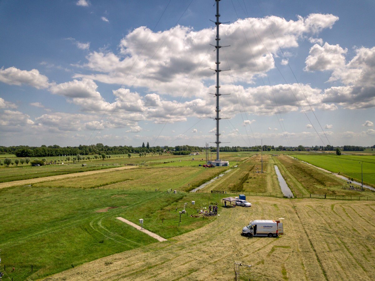 RoyalEijkelkamp's tweet photo. Day 2 of installing the Eijkelkamp Smart Lysimeter at @KNMI. Another great day for filming and what a view from above. 

For more information about the Lysimeter, visit: https://t.co/iQUYSfhgOI

#Evaporation #Eijkelkamp #KNMI #ItsAllAboutData #WaterCycle #SmartMonitoring https://t.co/jEaw0pibT9