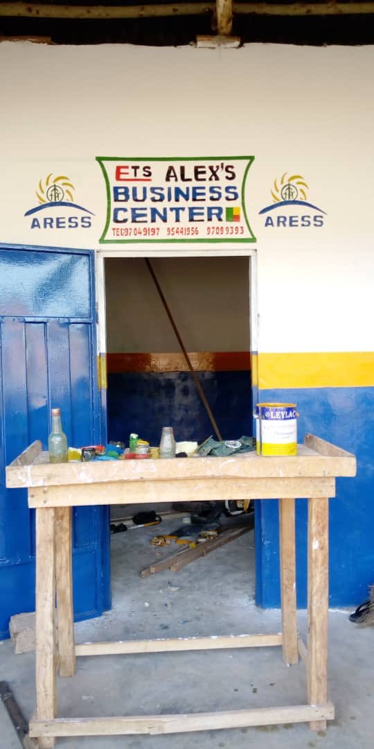 ARESSofficiel's tweet photo. How the build an #inclusive  #ecosystem ? Alex was a multi service provider in his rural community. Thanks to #ARESS, he is becoming an advocate of #solarpower.

#wasexo #renewableenergy #Youth4ClimateLive 🇧🇯 https://t.co/V8JKJr6p6p