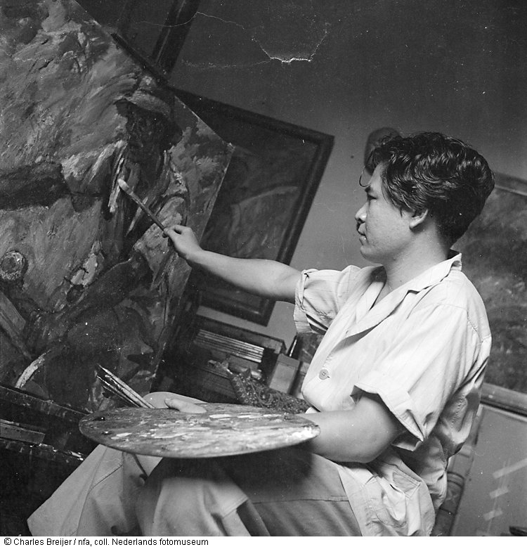 Pelukis Henk Ngantung di studionya tahun 1948.

Henk adalah gubernur Jakarta dari etnis Tionghoa dan non-muslim yang pertama, ia menjabat pada 1964-1965.

Karier Henk hancur pasca G30S karena dicap PKI. Ia hidup miskin dan tinggal di gang sempit sampai wafatnya pada 1991.