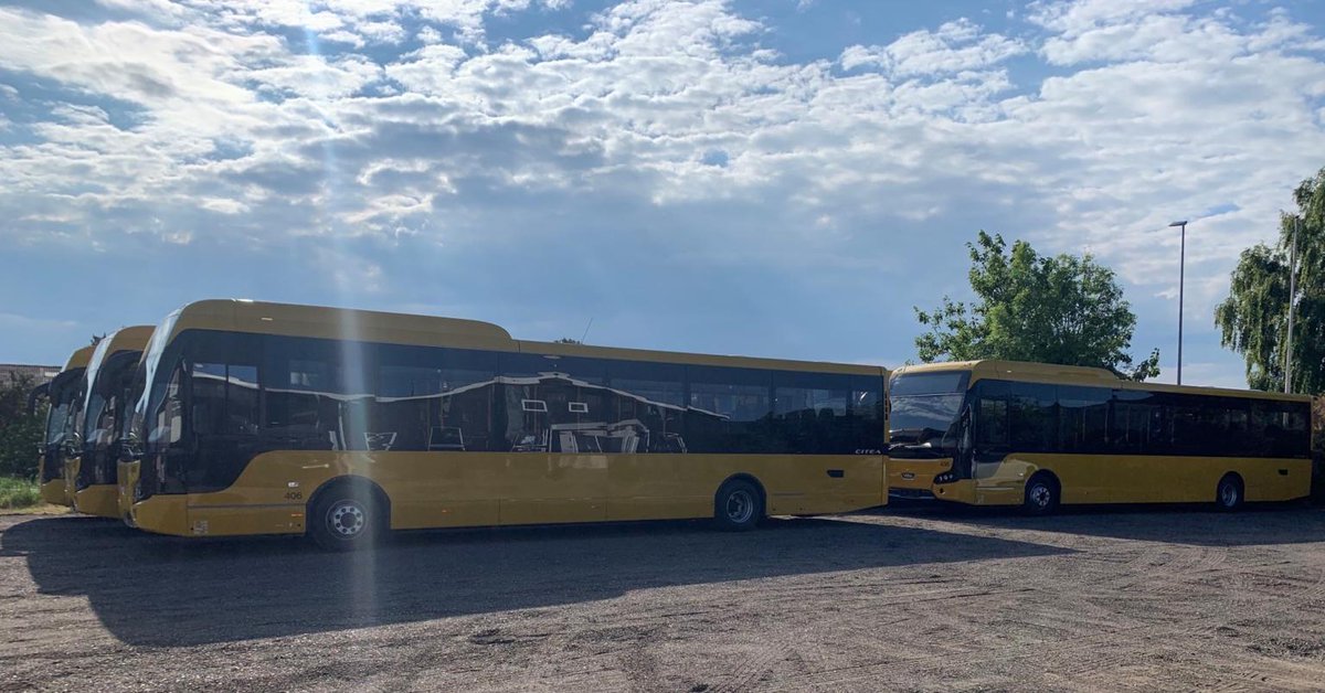 VDL_BusCoach's tweet photo. The first 6 of 24 VDL Citeas LLE-120 for #Umove have arrived in Randers, DK! In the coming weeks, the other Citeas will also leave for Denmark from @VDL_Heerenveen. We wish UMove and its passengers many comfortable trips! #MOVETOGETHER #CiteaLLE https://t.co/uqD9aaBK2d