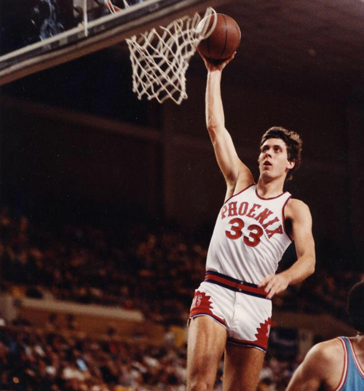 1976 ROTY - Alvan Adams.1976 ROTY Stats: 19pts, 9.1rbd, 5.6ast, 1.5stl, 1.5blk. 46.9 FG%, 73.5 FT%.Adams posted the best year of his career in his debut season. Despite this, he carved out a career of almost 1000 games befor his number was retired in Phoenix.