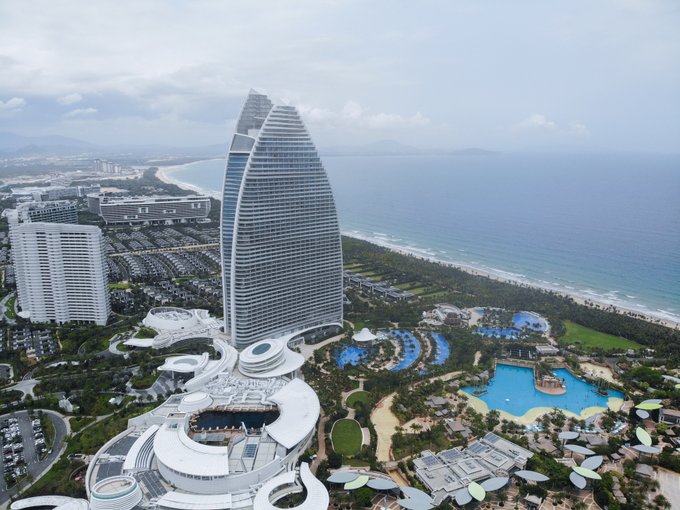 GlobalTimesBiz's tweet photo. #China announced that it plans to issue two batches of investment worth of 3.5 billion yuan ($5 billion) to support the construction of the country's #Hainan Free Trade Port. The investment will specifically be used to improve Hainan's infrastructure and public services. https://t.co/6D1R463GGS