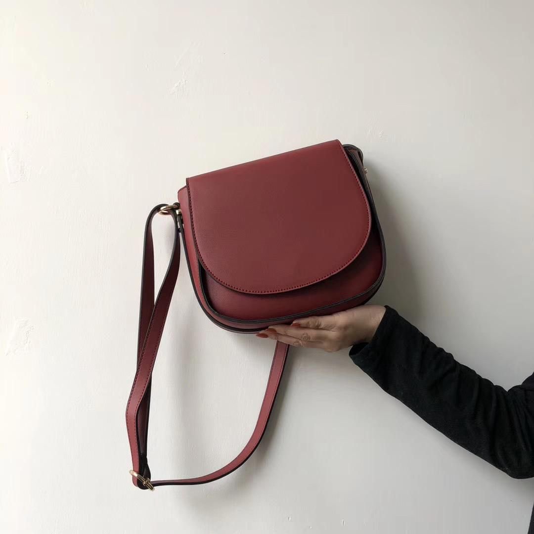 MyTasche's tweet photo. Maryam bold vintage 
RM59
Adjustable straps
Hard PU leather
Ready stock ✅
#handbag #slingbag #handbagmurah
#backpack #longchamp #taschemy #sayajual
#jomberniaga #bazarpaknil #twtpromote #RTdanSebar @RTNiaga @RTdanSebar @Twt_Product @twt__promote https://t.co/8wlMl5ddOs