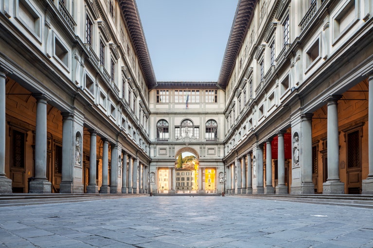 traveladdictedd's tweet photo. The U shaped gallery structure that is famous from the Renaissance period is of the Uffizi Gallery in Florence, Italy. The walls are full of the masterpieces of artworks from the Italian artists of the Renaissance period

https://t.co/qrEgLmyF6y
#uffizigallery #iflorence #italy https://t.co/eCQzJBkcnS