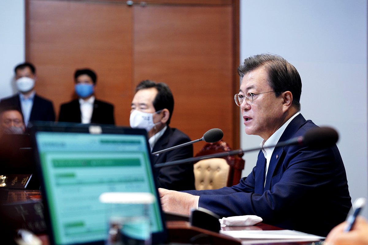 <제32회 국무회의 및 
  수도권 방역 대책회의>

자신 있게 말씀드리지만 
우리의 코로나 상황은 
여전히 통제 및 관리할 수 있는
범위 안에 있습니다. 

www1.president.go.kr/articles/8790