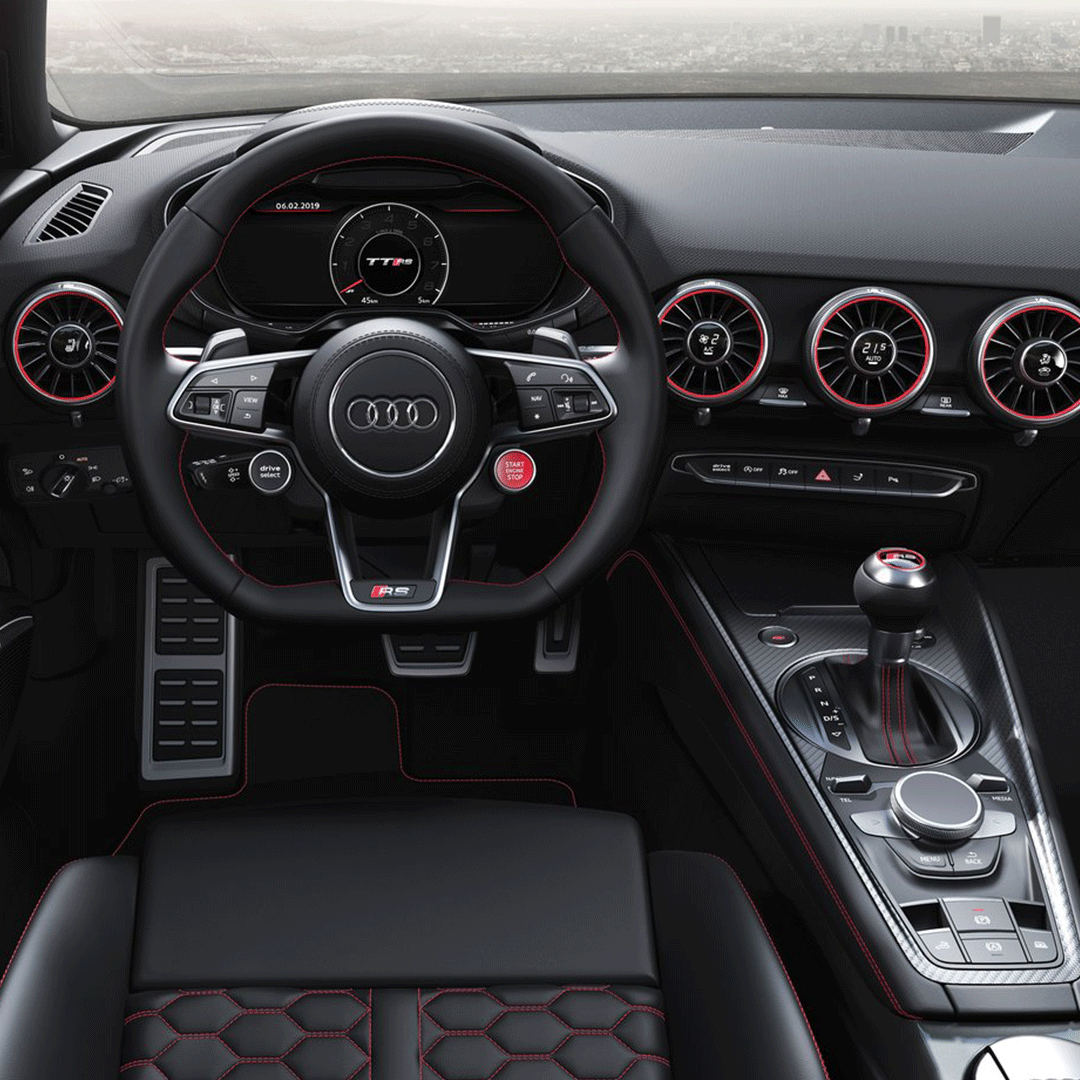 Cet intérieur ... le meilleur moyen pour commencer la semaine avec le sourire.
#Audi #TT #RS #TTRS #audisport #jeanlain #instacars