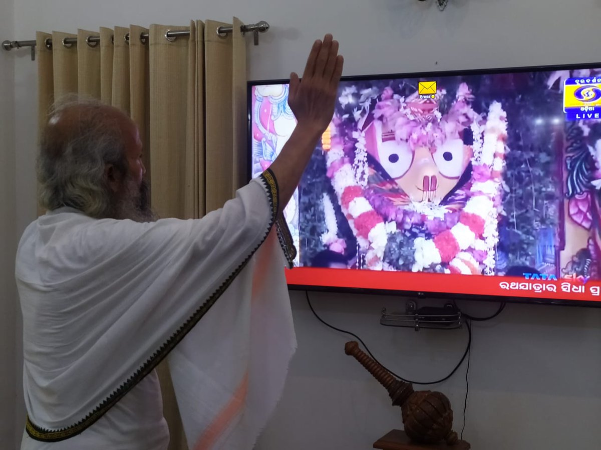 pcsarangi's tweet photo. ନିଳାଚଳ ଧାମ ଯାଇ ମୁଁ ପାରୁନି....
ତୁମ ନନ୍ଦିଘୋଷ ଟାଣି ମୁଁ ପାରୁନି...
ଏଇଠି କରୁଛି ଦଣ୍ଡବତ....
ହେ.... ଜଗନ୍ନାଥ....ହେ.... ଜଗନ୍ନାଥ ।।

ବିଶ୍ବ ପ୍ରସିଦ୍ଧ ପବିତ୍ର ରଥଯାତ୍ରା ଅବସରରେ ଅଗଣିତ ଜଗନ୍ନାଥ ପ୍ରେମୀଙ୍କୁ ହାର୍ଦ୍ଦିକ ଶୁଭେଚ୍ଛା ଓ ଶୁଭକାମନା । 

।। जय जगन्नाथ । ।
।। ଜୟ ଜଗନ୍ନାଥ । ।
🙏🙏🙏 https://t.co/A0MDN1OUhB