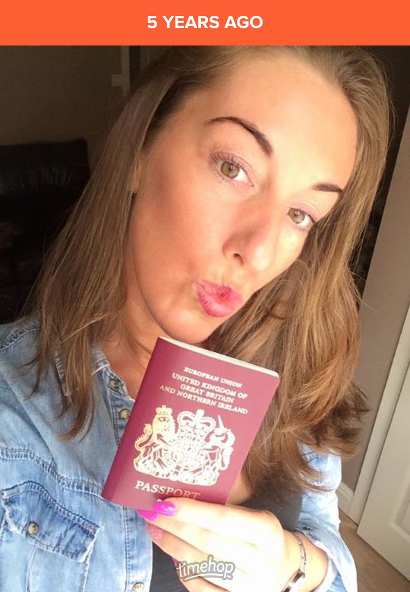goggleboxemma's tweet photo. Get me away on HOLIDAY NOWWWW... #alwaystheposer #pout #sunshineneeded #holiday https://t.co/ZupkAxCIUT