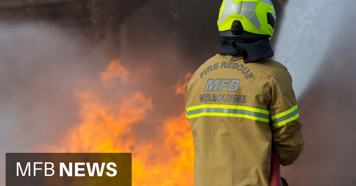 Approximately 30 #firefighters were called to Delahey this afternoon, after multiple Triple Zero (000) callers reported smoke issuing from a house. 🚒🚨 MFB crews arrived on scene and found a single storey brick home heavily involved in #fire. mfb.vic.gov.au/News/Media-rel…