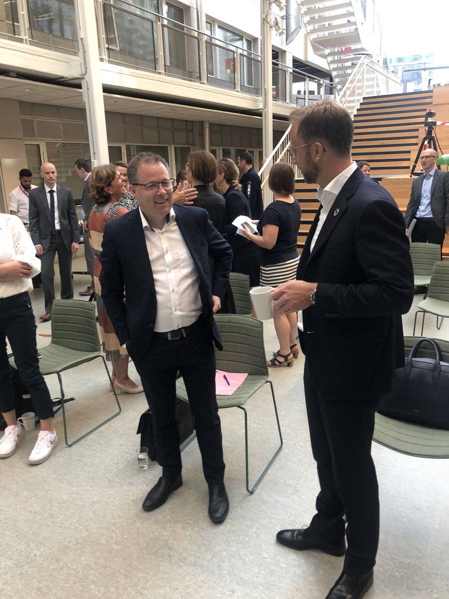 AnetteHansen's tweet photo. Lansering av innovasjonsmeldingen med @www_ks_no og styreleder Bjørn Arild Gram. Endelig er meldingen her! https://t.co/61jxoxnHCn