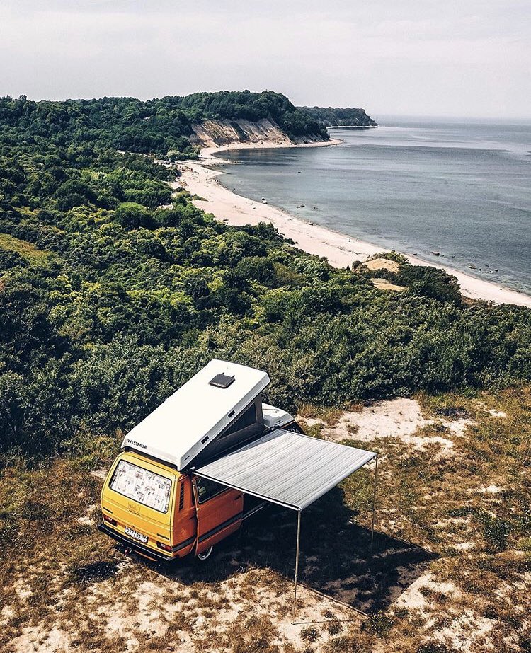russiabeyond's tweet photo. Good morning from #Kaliningrad! On #TravelTuesday get a glimpse of what your next summer road trip can look like 🚙 Though a small region by #Russian standards, it’s got it all: a stunning coastline, tranquil forests, flowery fields and enormous amounts of history and culture 😍 https://t.co/75eCBH5xIV