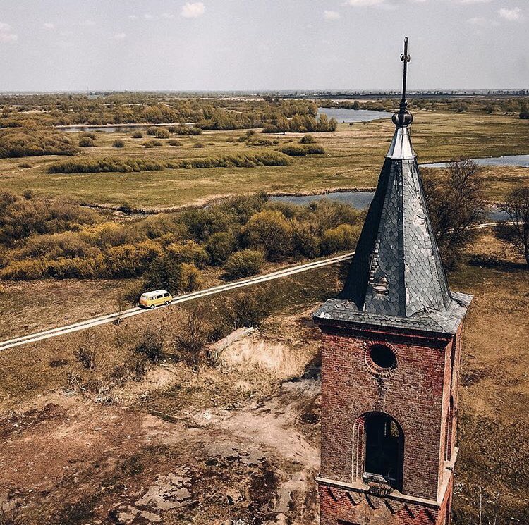 russiabeyond's tweet photo. Good morning from #Kaliningrad! On #TravelTuesday get a glimpse of what your next summer road trip can look like 🚙 Though a small region by #Russian standards, it’s got it all: a stunning coastline, tranquil forests, flowery fields and enormous amounts of history and culture 😍 https://t.co/75eCBH5xIV