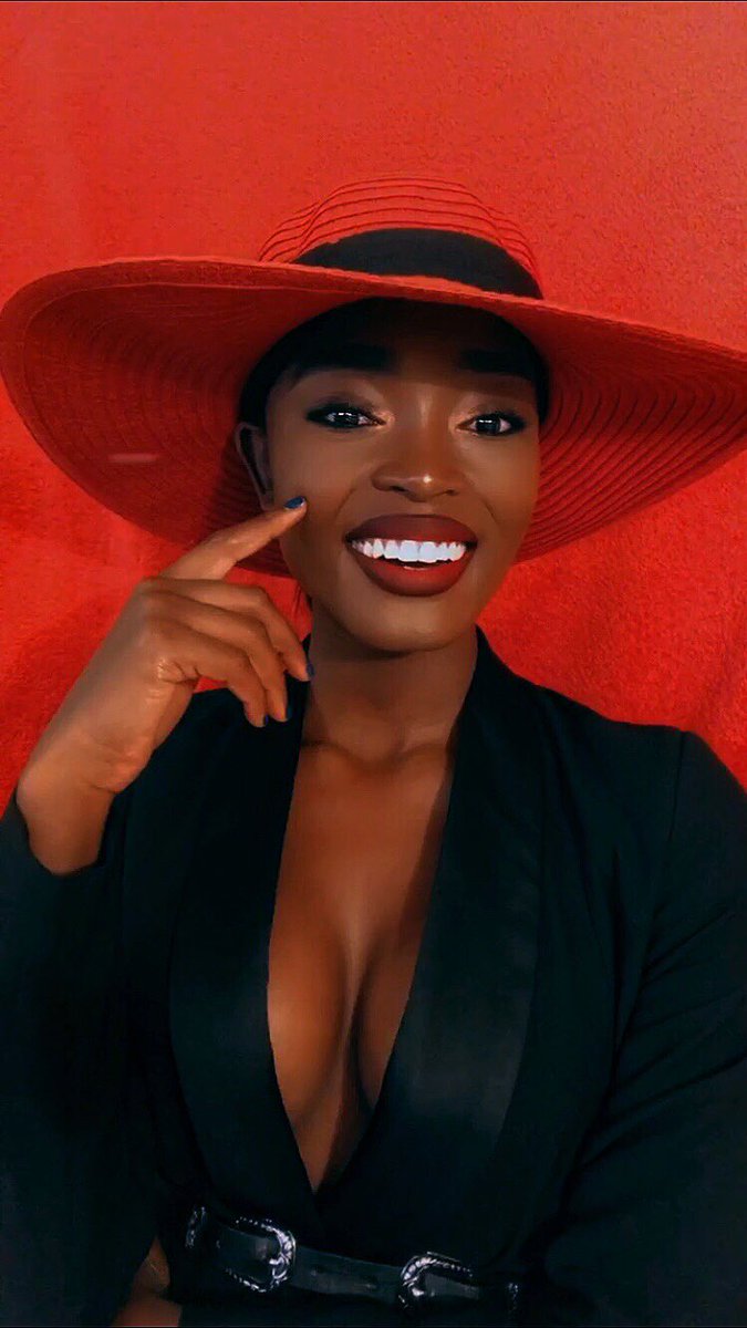 PhumzaTiya's tweet photo. Melanin ~Self Timer Selfies~
#EssenceChallenge #vogueafrica #bonachallenge #blm #voguechallenge_afrique https://t.co/VttHW62VYF