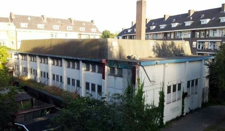 minhas_fahid's tweet image. In 1934 opende aan de BK-laan in #Schiedam het Sportfondsenbad. Na jaren van leegstand en verloedering is het eindelijk gelukt om een mooi en haalbaar woningbouwplan te maken. Goed om te zien dat er veel aandacht is voor #duurzaamheid en #natuurinclusief #bouwen ♻️🏡🐝🦋🌳🌻