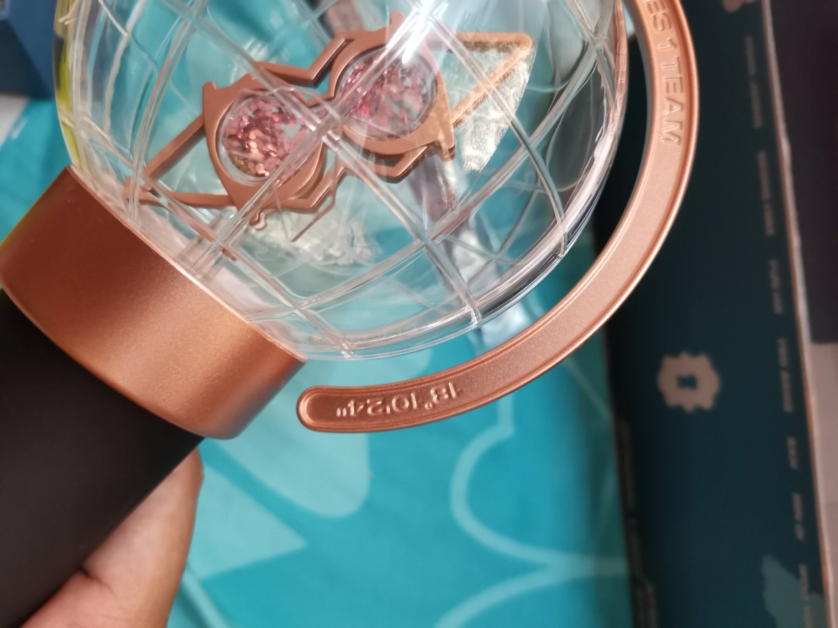 radishpickle_'s tweet photo. My lightiny is hereeee. Thank you so much @ATINYSTORE_MY for taking the GO. It totally worth the wait 😍😍😍 the details of the lightstick are amazing I can't stop admiring it 🤣🤣🤣
@ATEEZofficial https://t.co/ACSYGTIQLM