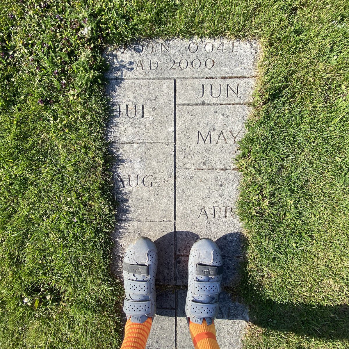 nigelgutgenug's tweet photo. Haslingfield village sign &amp; sun dial, one of my favourite signs around with a good snippet of local history.
Day 32 @winningline1 challenge.

#godolphinwinningline #haslingfield #fromwhereiride #outsideisfree #cycling #cambridgeshire #sundial #godolphin #charity https://t.co/azKLnRuTLf