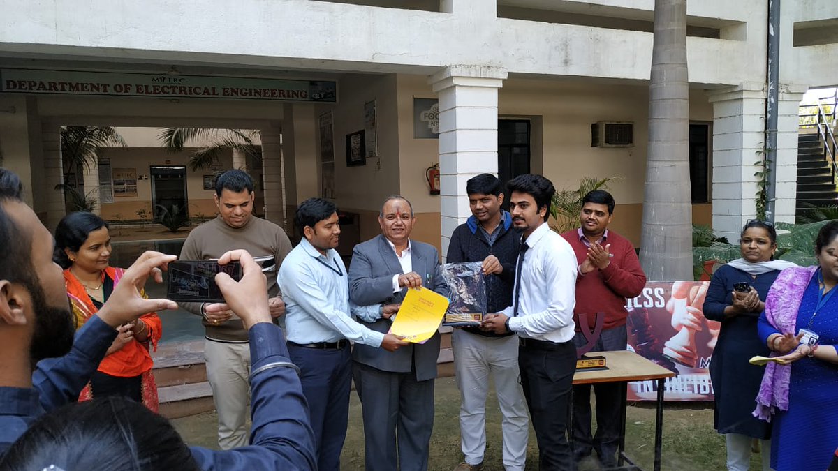MitrcElectrical's tweet photo. Year in a Review:- Electrical Engineering students participated in ‘SBI Numero Yono’ Quiz competition- 2019 held on February 20, 2019 at  at MNIT, Jaipur and won the quiz competition. https://t.co/Cwt1pBkmDX