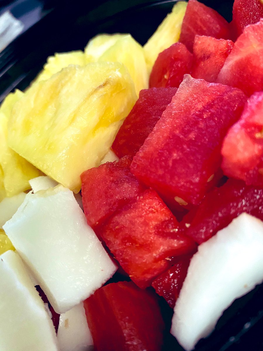 GrillSargent_'s tweet photo. Fruit bowl 😍 #coconut #pineapple #pinacolada #watermelon #pina #colada https://t.co/DmDhEyGLYn
