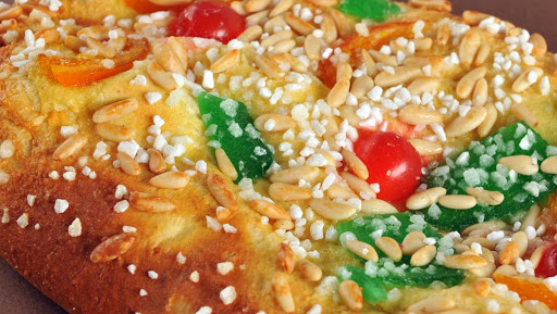 Oficina de Turisme de Badalona (@badalonaturisme) on Twitter photo ☀️ Bon dia i bona Revetlla de Sant Joan 🎆 
Enguany celebrarem una revetlla una mica diferent, però a taula no pot faltar la COCA 🥧
Apropeu-vos als forns i pastisseries de #Badalona i escolliu la que més us agradi 👉 Fruita, crema, llardons? 🎉 #coquesdesantjoan #revetlla2020 ☀️ Bon dia i bona Revetlla de Sant Joan 🎆 
Enguany celebrarem una revetlla una mica diferent, però a taula no pot faltar la COCA 🥧
Apropeu-vos als forns i pastisseries de #Badalona i escolliu la que més us agradi 👉 Fruita, crema, llardons? 🎉 #coquesdesantjoan #revetlla2020