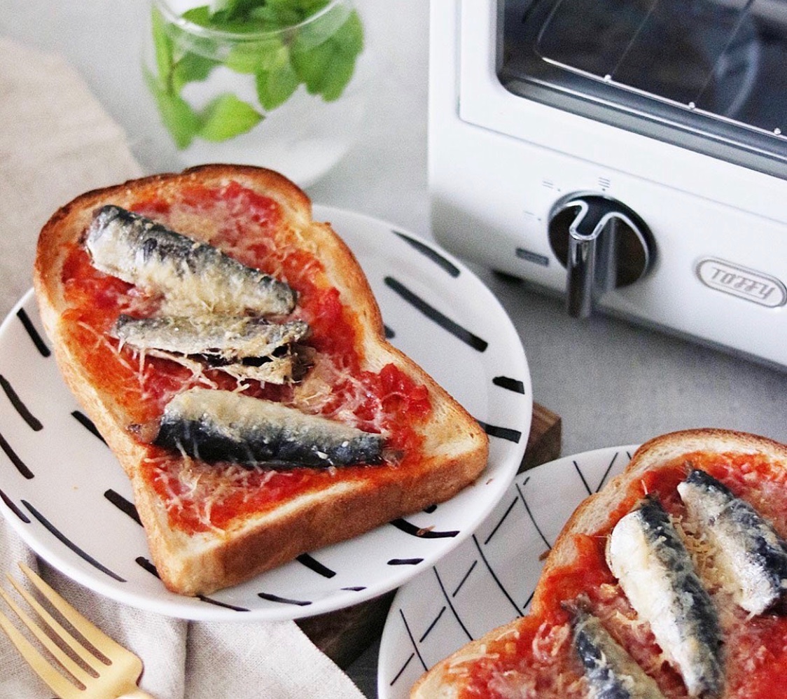 キングジム Sur Twitter 蒸し暑いと おうちご飯も簡単に済ませたいですよね Toffy オーブントースター で作ったピザトースト は パンにトマトソース オイルサーディン チーズをかけて焼くだけ おいしいですよ Https T Co Wh0qg2gjr4 Https T Co 7edlluhftc