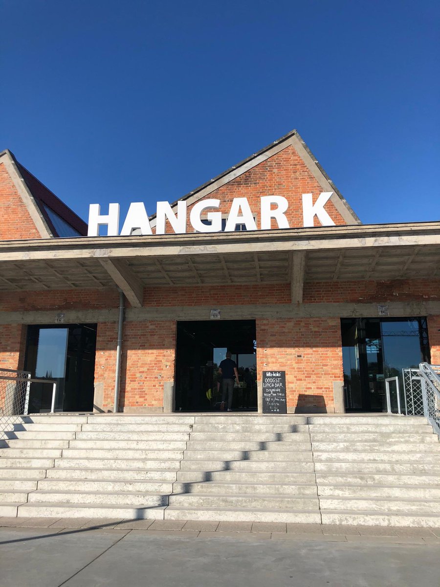 VokaWVL's tweet photo. Voorstelling gloednieuwe #startersgids #AltijdOnderweg (@VLAIO_be) in @wearehangark! Alexander Synhaeve van https://t.co/OKoBTKCh1b &amp; Gunther Ghysels van Get Driven brengen er het verhaal van hun #startup in het bijzijn van minister @crevits. https://t.co/xu4SyAyqTl @VOKA_bryo https://t.co/03znfAVMsP
