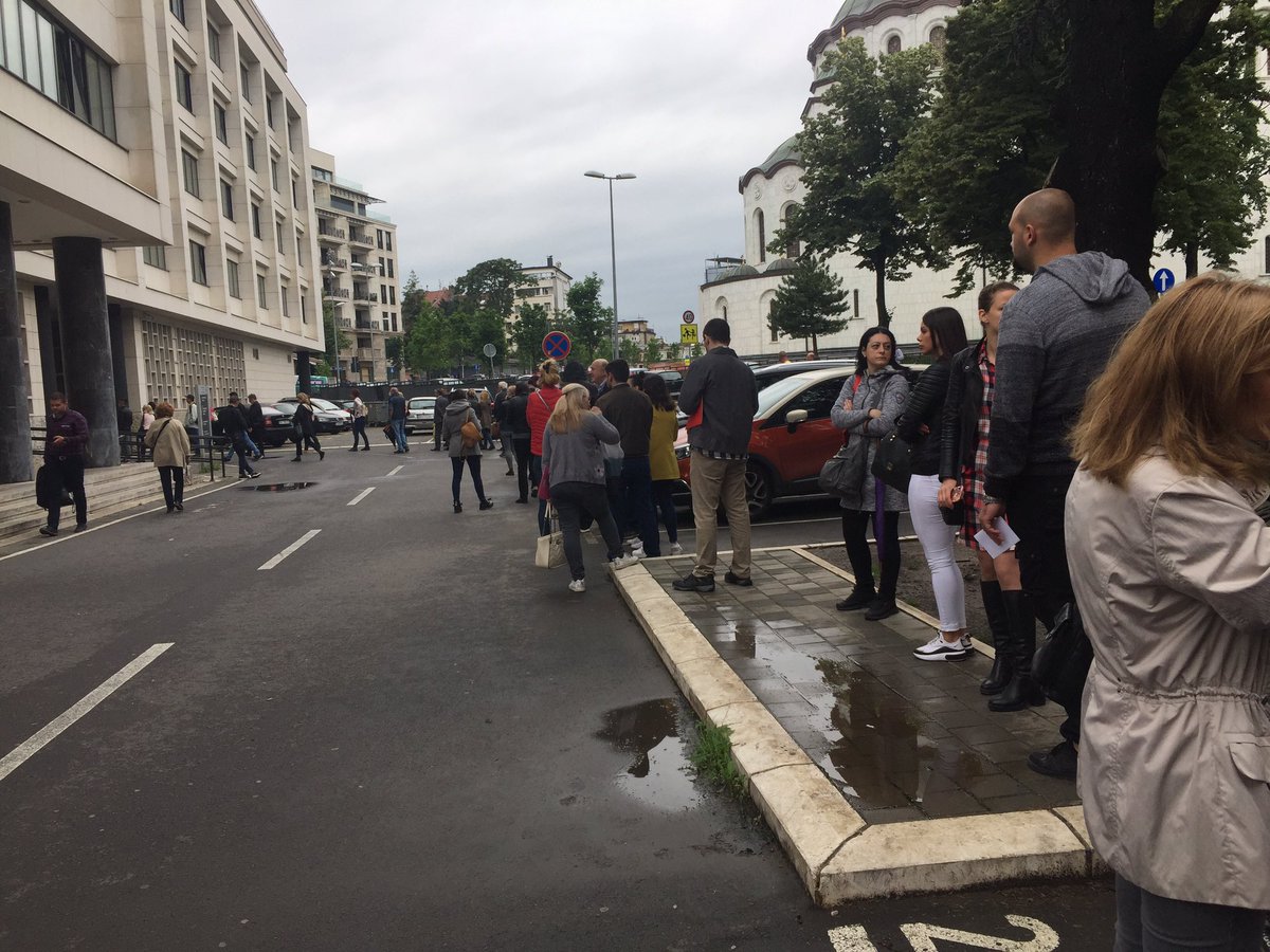 Srbija - zemlja u kojoj nevini stalno dokazuju nevinost - potvrde, uverenja, takse, redovi... (ovo je prva trecina reda” E evidencija na delu.