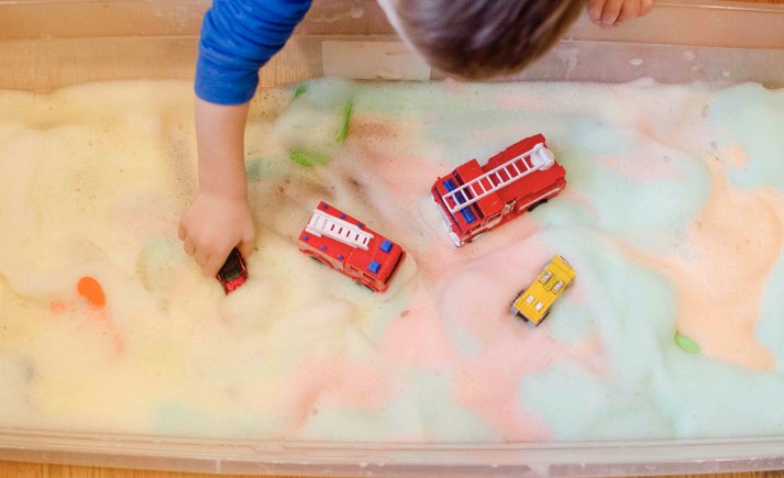 NansenSchool's tweet photo. EYFS Let’s make bubble foam today!Step1- Use 1 part bubble bath and 2 parts water and place in a mixer. Step2- Mix on high until foamy. Step3- Add in food colouring while mixing. #homeschooling #BubbleFoam #SensoryPlay #LetsGetCreative #EYFS https://t.co/cD4syEWsI7
