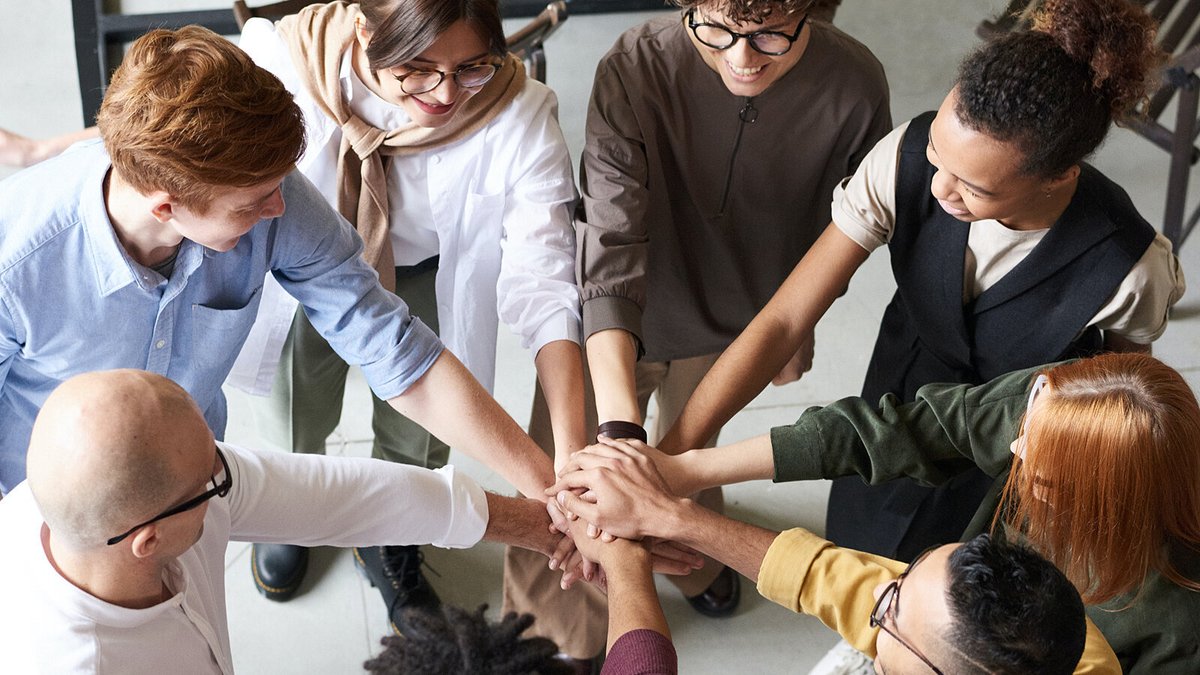TUChemnitz's tweet photo. 🌐 Support for refugees and international students in entering the German job market: #TUChemnitz project offers vocational language courses and arranges volunteer work to establish key skills for entry into the job market. https://t.co/K4H65HxhO4 https://t.co/Mvna1RVRgV