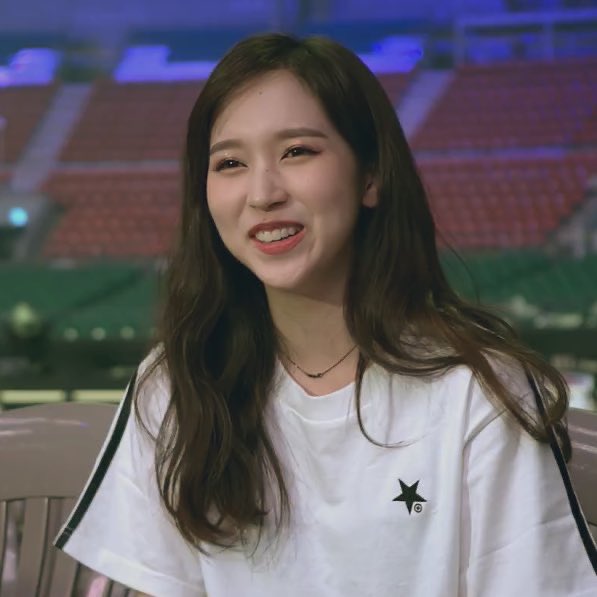 minaminariiiiii's tweet photo. there’s just something special about mina in a casual white shirt... https://t.co/8v2XP1MxCb