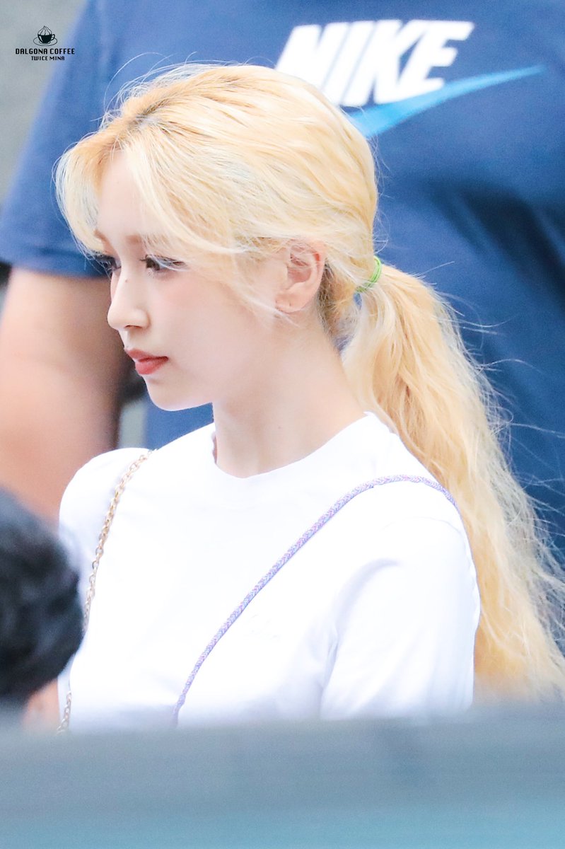 minaminariiiiii's tweet photo. there’s just something special about mina in a casual white shirt... https://t.co/8v2XP1MxCb