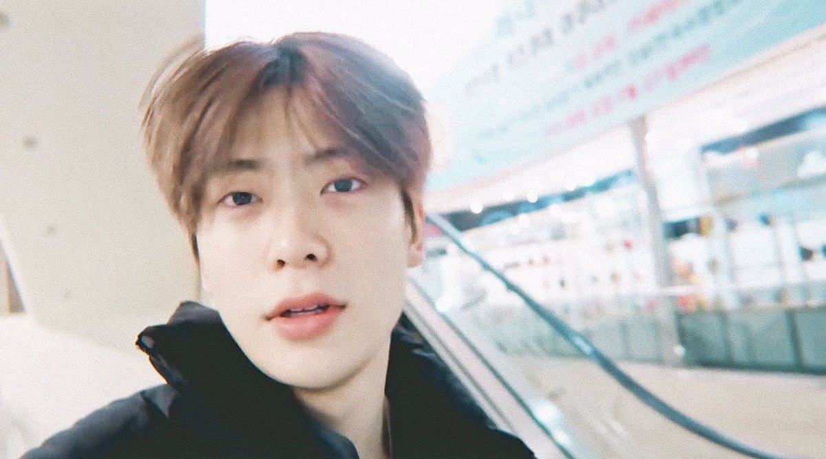 When you accidentally open the camera, but you are jeong jaehyun. A thread;