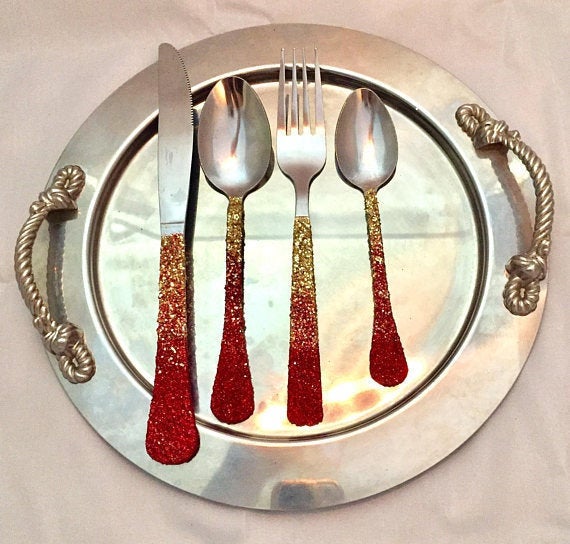 KraftyMcKrafter's tweet image. Red and gold glittered plastic silverware with soup spoon, dessert spoon, knife &amp;amp; fork glam party table decor tuppu.net/25345dfa  #SilverwareSet