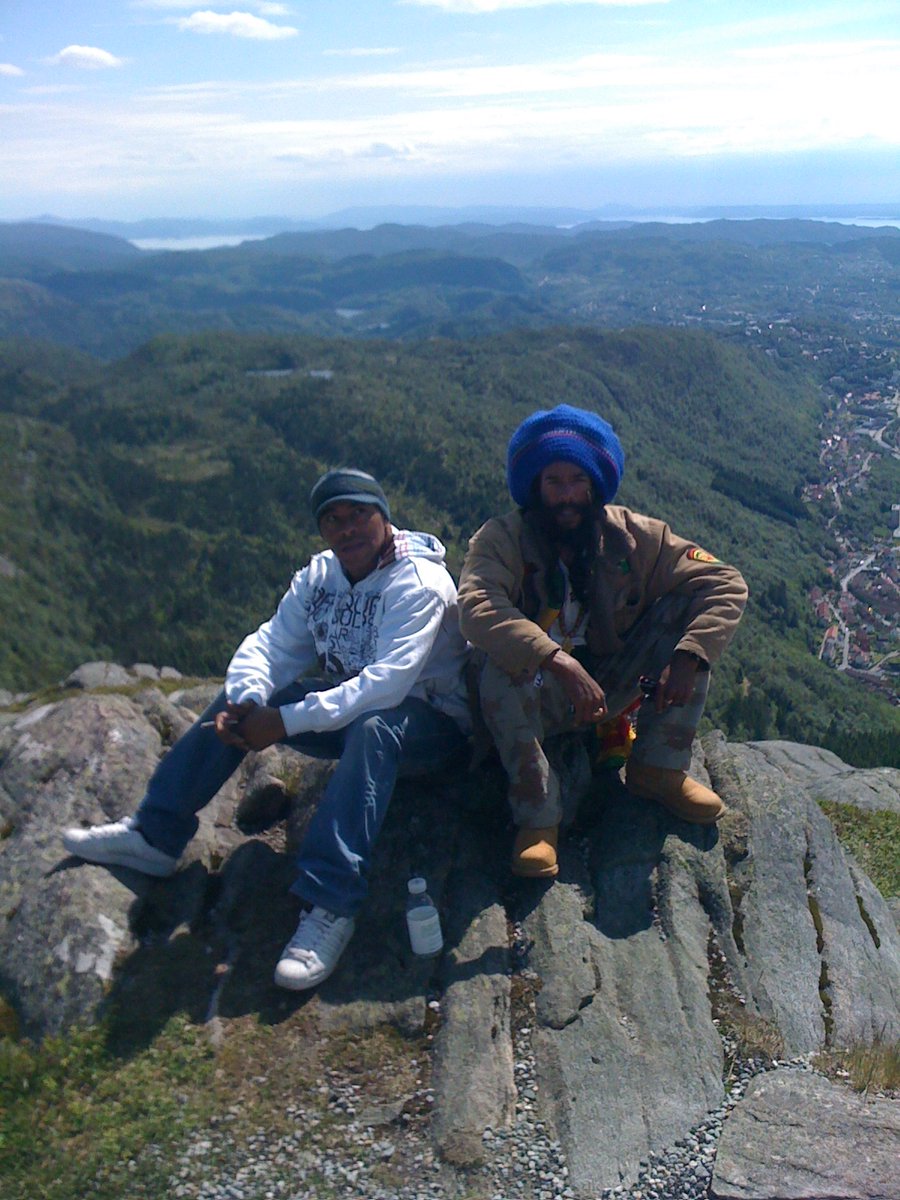 RAS TENOR FLY @tenorfly I SEE U🔥🔥🔥PICTURES OF OUR JOURNEY ARE WITH ME ♥️SPECIAL MOMENTS LIKE THIS ONE UP DA MOUNTAINS CHILLIN AND BUNIN A LOCAL HERBZ🌳SPREADING DA JUNGLE LOVE SINCE 1990♥️OH LORD HAVE MERCY MERCY MERCY♥️BLESS UP ALL HIS FAM💛MUMA SUTTER AND PRINCESS KERELLE🧚‍♀️