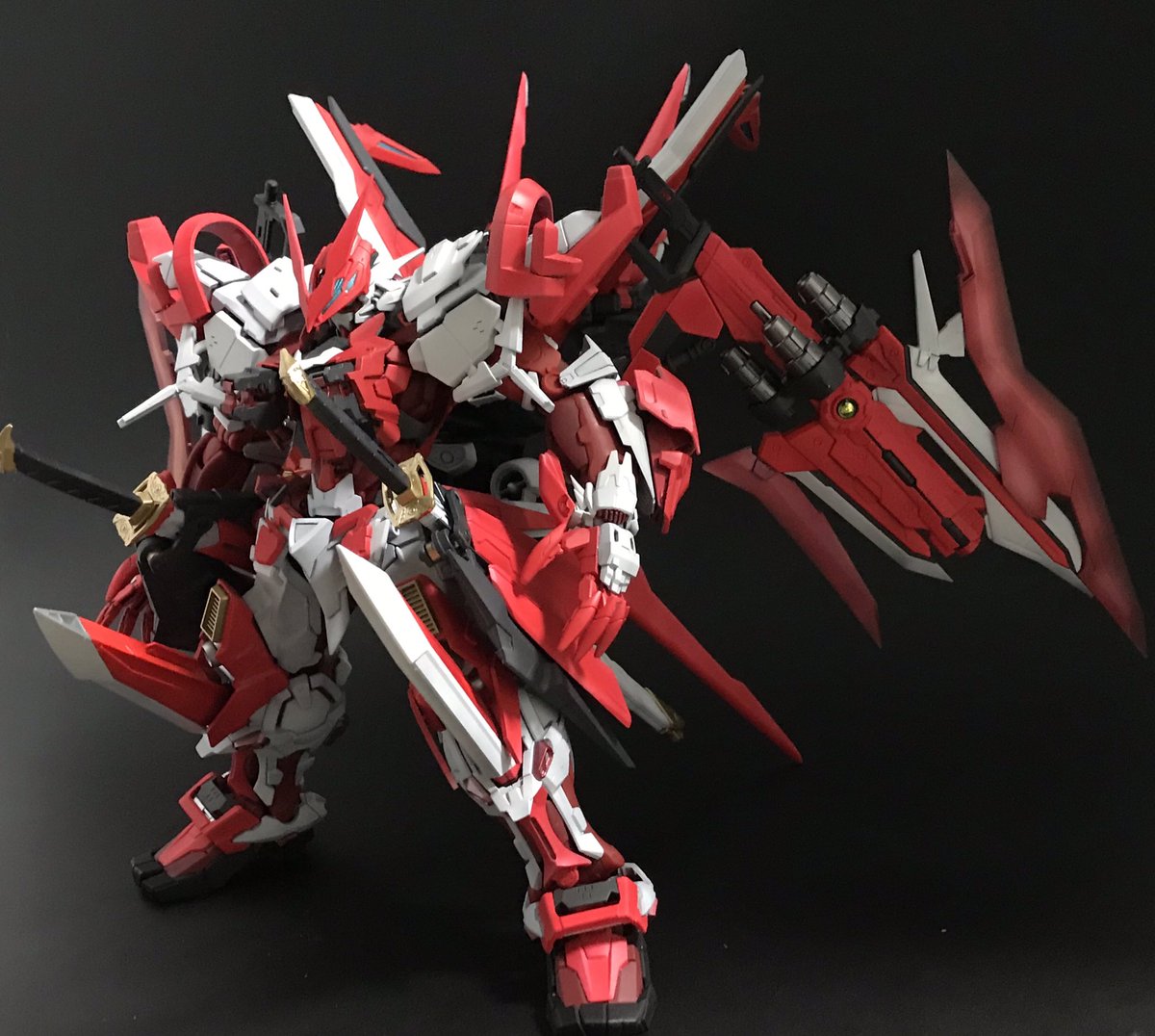 AkihalCS's tweet photo. いつもの。そんな昨年のオラザクりましたレッドフレーム龍改です。
ベースがHiRMでマッシブなアレンジも今回の方向性的に面白かったなという事で、ハイレゾな本体はそのままに龍や改やパワード的な要素になればと盛り盛りしております…!!
#VSASTRAY
#皆さんサフ前と塗った後を見せてください https://t.co/TDsSKGztEv