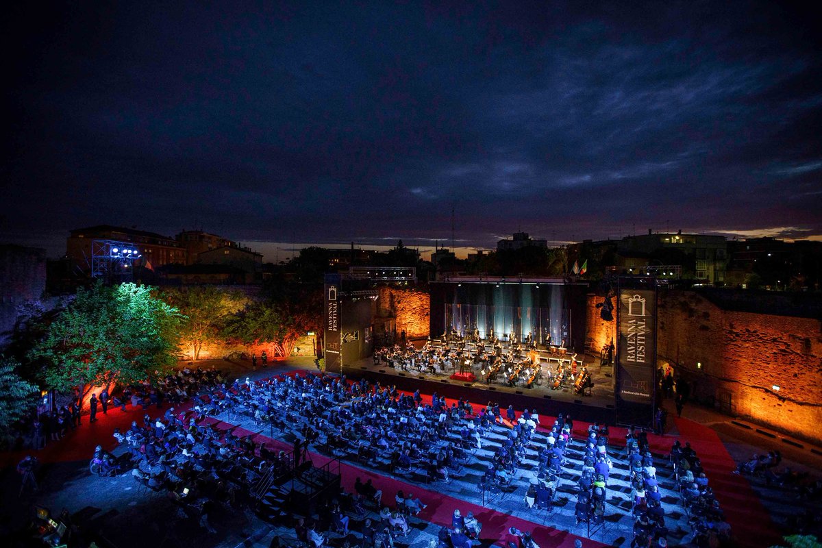 Un'emozione straordinaria il concerto dell'Orchestra Giovanile Cherubini diretta dal Maestro Muti nello scenario spettacolare della Rocca Brancaleone
Da #Ravenna riparte la musica in tutto il mondo dopo l'emergenza
Grazie a <a href="/ravennafestival/">Ravenna Festival</a> 
#maestroMuti
#Ravennafestival