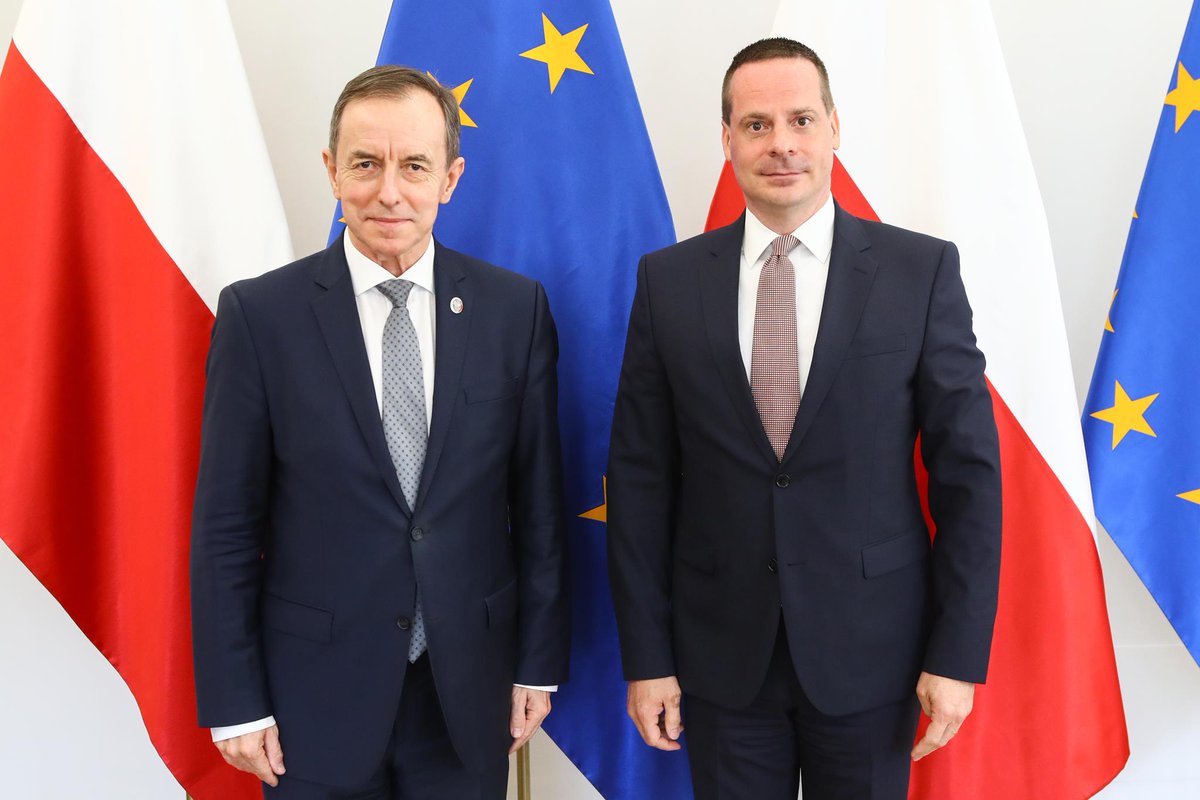 PolskiSenat's tweet photo. 📍#SenatRP
Wizytę u Marszałka Senatu @profGrodzki złożył dziś Ambasador Republiki Słowackiej Andrej #Droba.
🇵🇱🤝🇸🇰 https://t.co/wy6uSzlpRQ