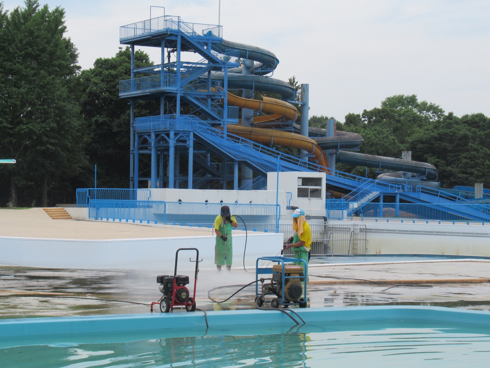 栃木県井頭公園 公式 一万人プールでは 7月22日 水 のオープンに向けて準備清掃中です お客様と関係者の安全を最優先に 徹底した衛生強化対策を講じた上で 3密 回避のための入場制限を行うなど適切に運営してまいります 詳しくは公式hpをご覧