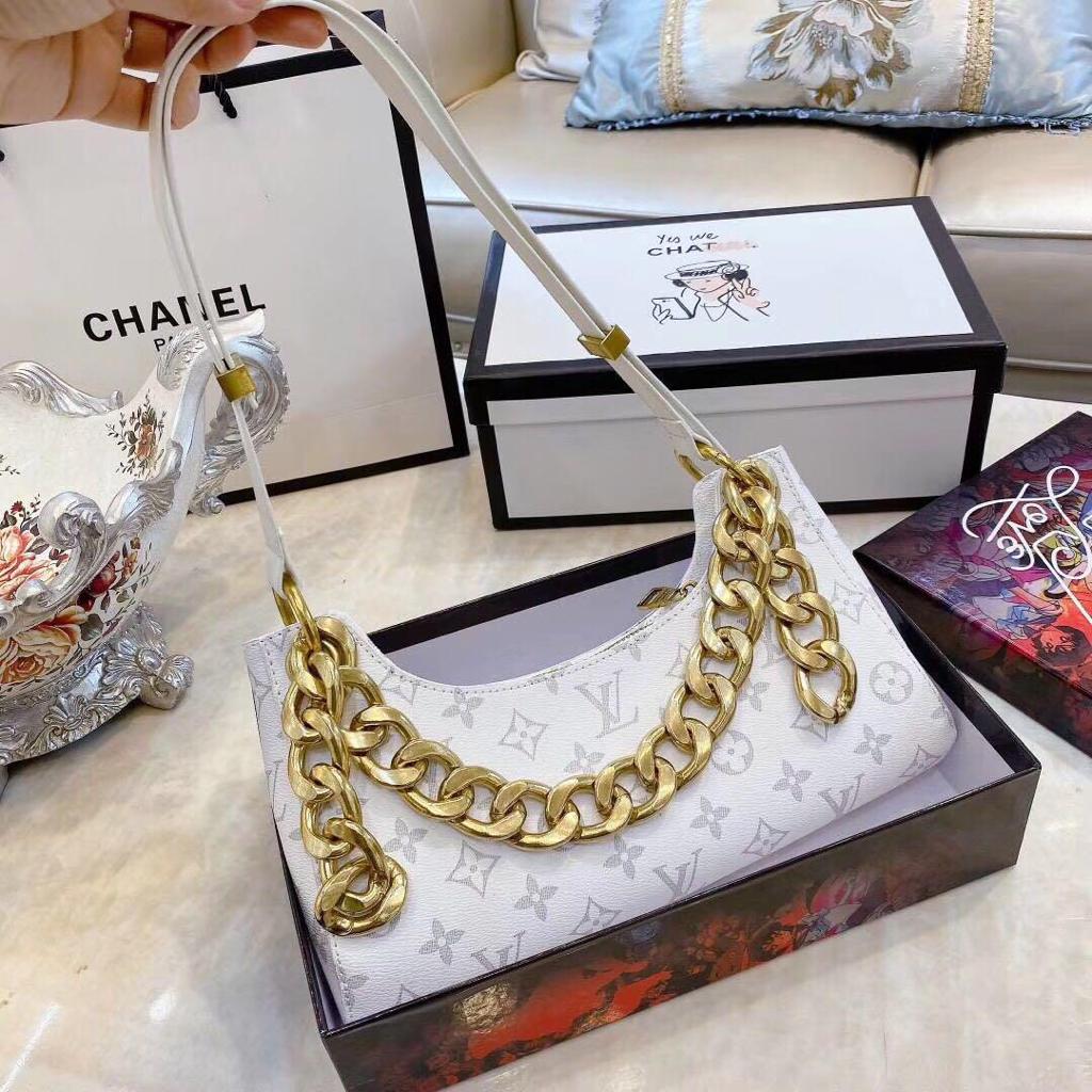 DictaLuxury's tweet photo. Hello everyone, Dicta Luxury is an online store that deals in clothing, bags, shoes, jewelries and other accessories at affordable prices.
Instagram handle - https://t.co/L2JzrrMUki
Whatsapp- https://t.co/Rt1x23YAka
Delivery is nationwide. https://t.co/fUrNRqIveE