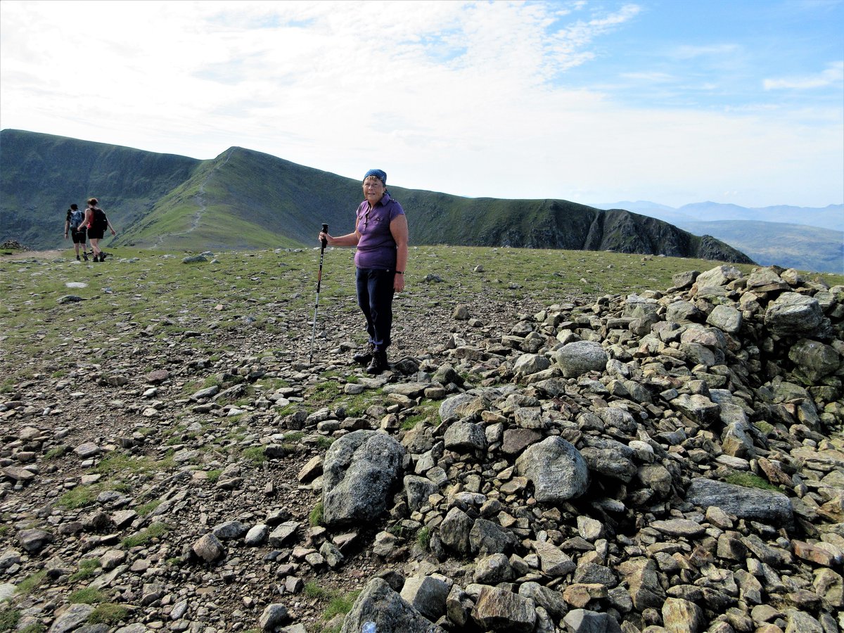 StanLeigh18's tweet photo. #Wainwrights in ascending order-199th on the list #WhiteSide #EasternFells -2832 ft
- View to the loftier ones to South West -  
- HelvellynLowerMan ahead
- A guy in a hurry
Tomorrow - 200 up👍
Apologies for yesterday's error #CrinkleCrags is #SothernFells https://t.co/BqanUU5upq