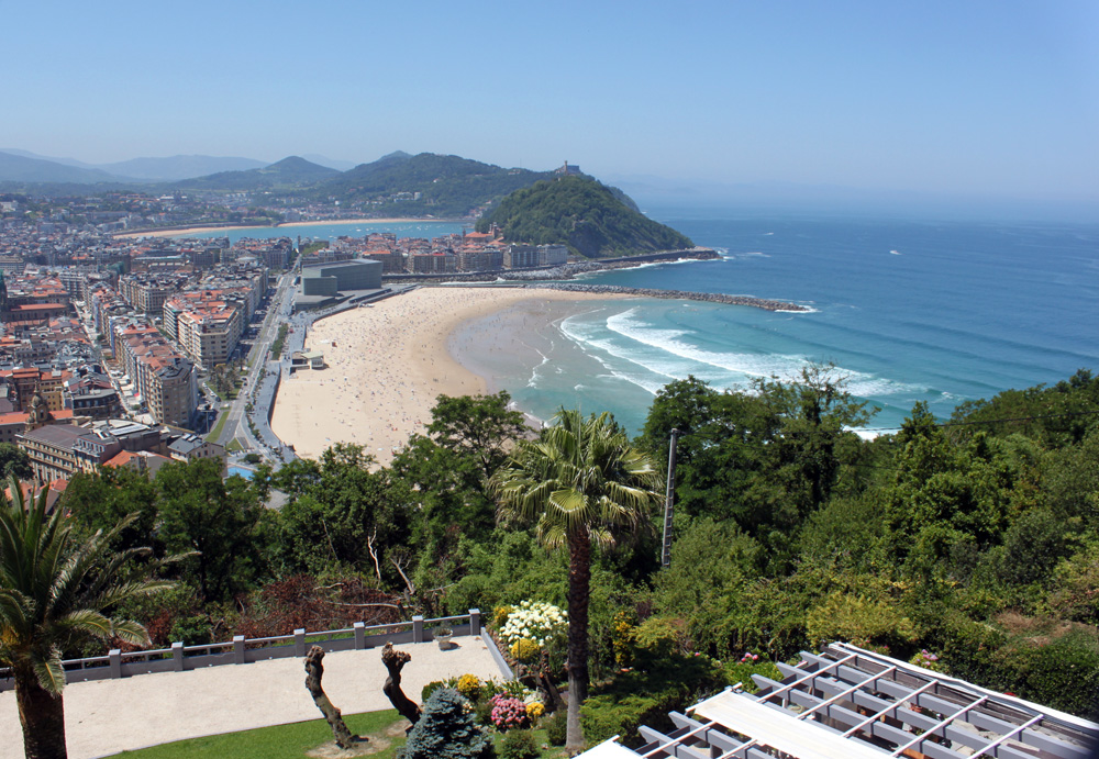 Hoy es el día con más horas de luz del año y así luce nuestra bahía desde el Mirador de Ulía. #esteveranomequedoaquí