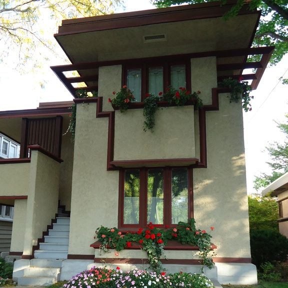 FLWsites's tweet photo. 🚗Ready for a #summer #roadtrip? Consider staying in 1 of #FrankLloydWright's American System-Built Homes in #Milwaukee. There are also plenty of other #FLWsites in the area to explore! Check rates and availability at https://t.co/bFtY6xC15a
#WrightInMilwaukee #FLWtrail #VRBO https://t.co/ImjQcZUjYk