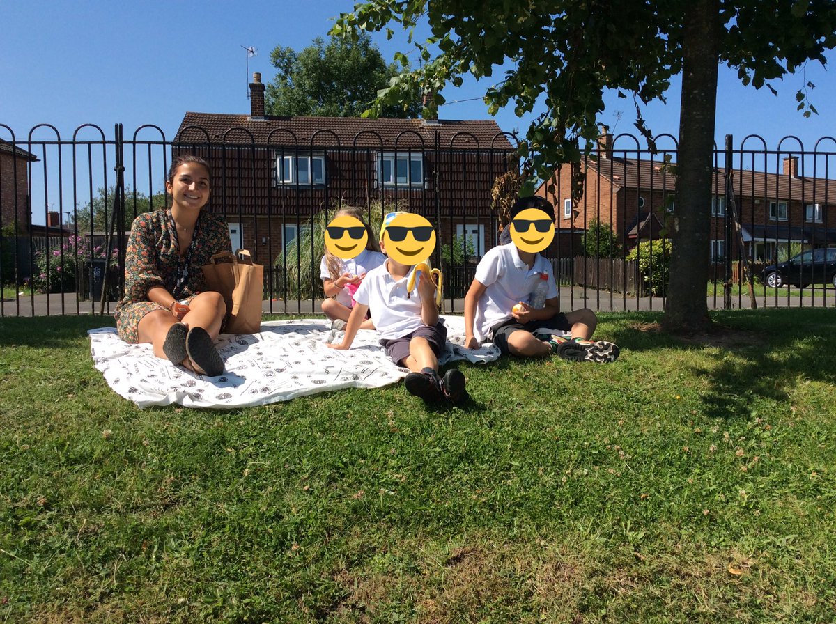 braunstone_cps's tweet photo. Enjoying the sunshine with a picnic up the hill #bubble7 #bcps https://t.co/TvSCyEmId2