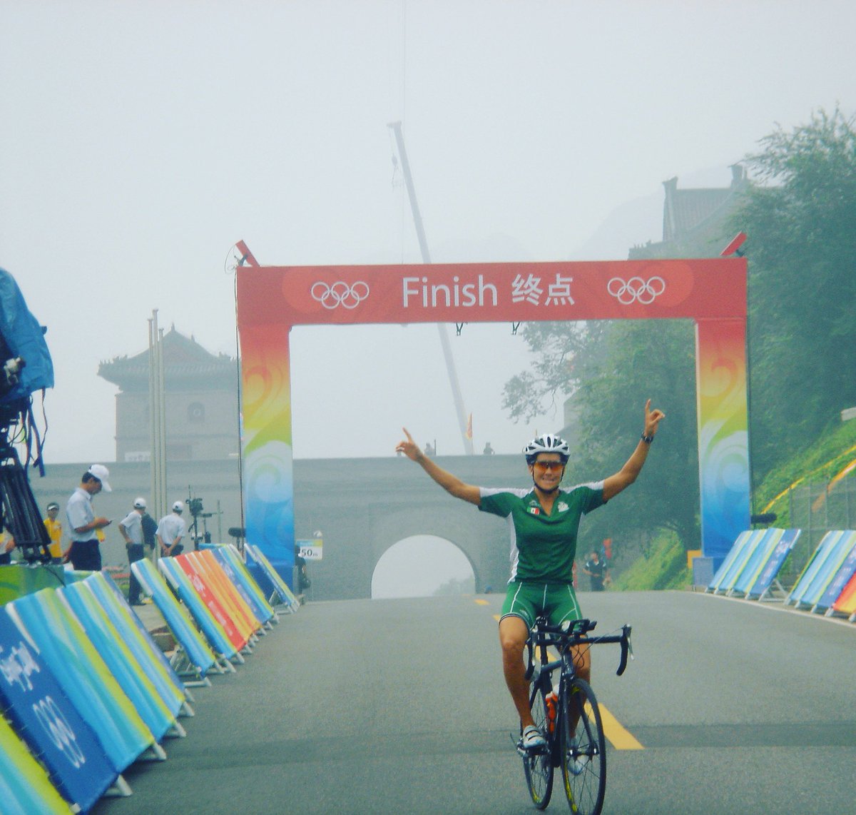 fabiolacorona's tweet photo. #OlympicDay 🇨🇳 2008 #StayActive
🚲 #BeCube
⛽️ #HowIHammer
👟 @AWSportsSA #Onfamilymx
🥋 @Racing_Apparel  #rathlete
🧢  #LiveMoreNow
🚴🏼‍♀️📲 @wahoofitness  #Wahooligan
📦 @BIGCOUNTRYmx  #ThuleMexico
🔘 #HutchinsonTires @cadenciamx
🥛 #StansNoTubes @xichu
🦅 #PoweredByGod #Isa40:31 https://t.co/Rll64MMclh