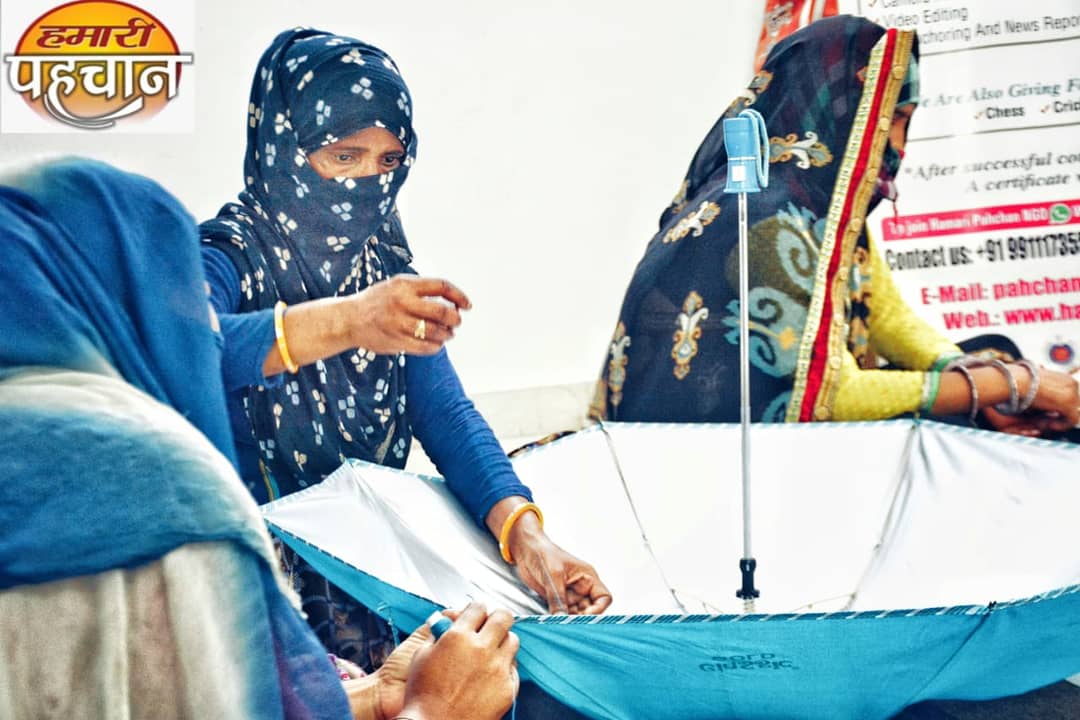 hamaripahchan's tweet photo. आत्मनिर्भरता की ओर एक कदम।
Protect yourself and your surroundings maintain social distancing with the help of umbrella. Help an underprivileged.
Make India 'aatmnirbhar'
#NGO #socialwork #socialdistancing #umbrelladistancing #aatmanirbharbharat #selfreliance #hamaripahchan https://t.co/96Bk4FaS61