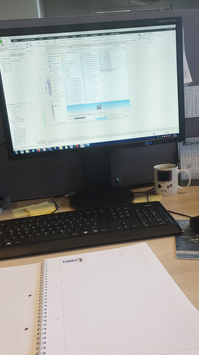 moritzetnur's tweet photo. Im Büro #EdelBild @Papaplatte @Mr_Reeze @edeltalk https://t.co/Zj5aWB0h63